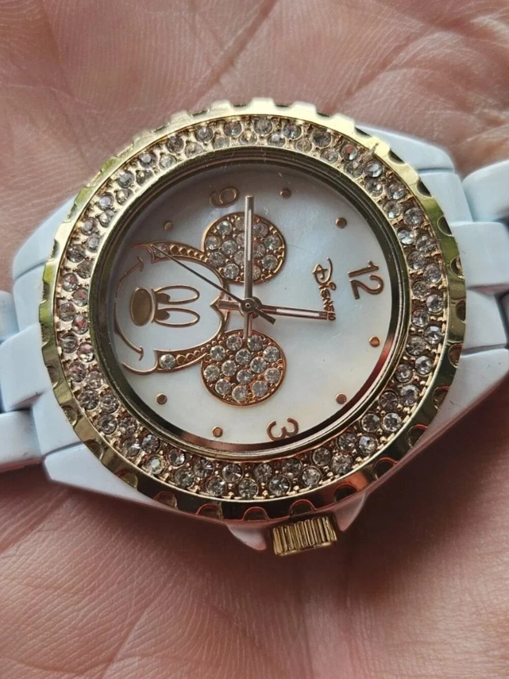 Disney Wristwatch Minnie Mouse Crystals Accent Bezel Analog Accutime Wrist Watch